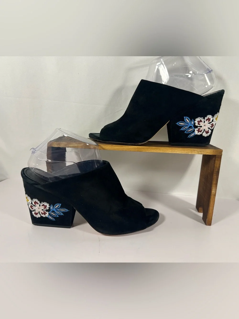 7241: Tory Burch Suede Embroidered Block Heel Mule Sandals Size 9